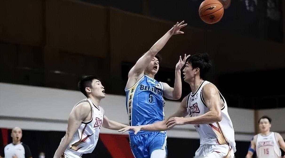 米乐体育网站-北京首钢队主场遭遇挑战，可否逆转形势？