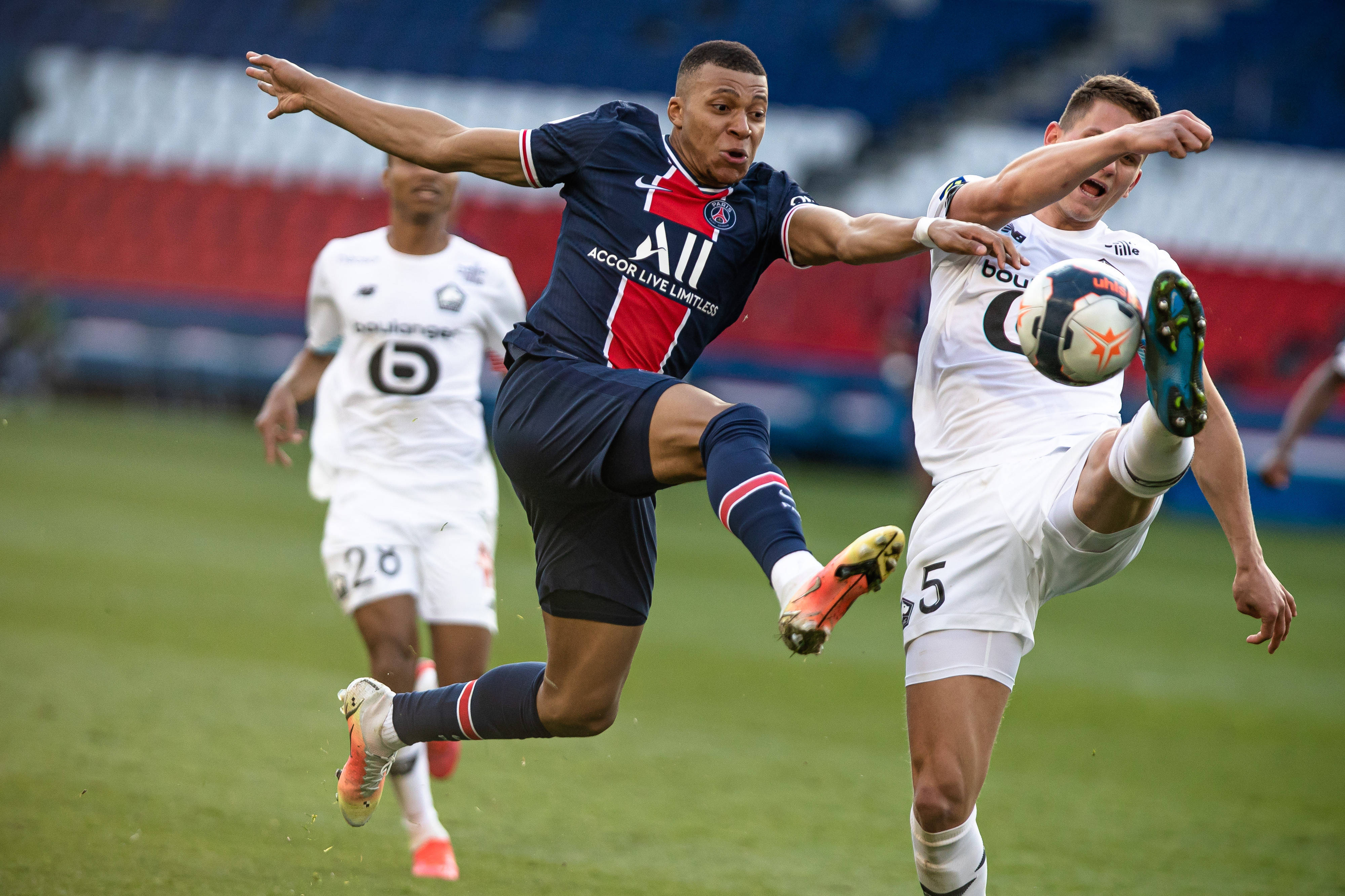 米乐体育官方网站入口-包含巴黎圣日耳曼客场惊险拿下比赛的词条