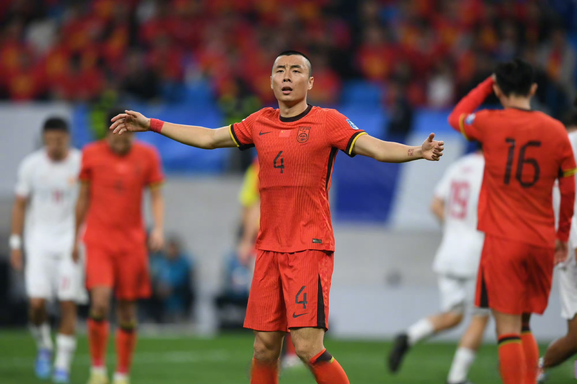 米乐体育官网-国内足球运动员在国际比赛中臻于完美