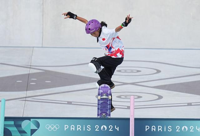 米乐m6登录-法国滑雪滑板选手娴熟技艺，登上领奖台！