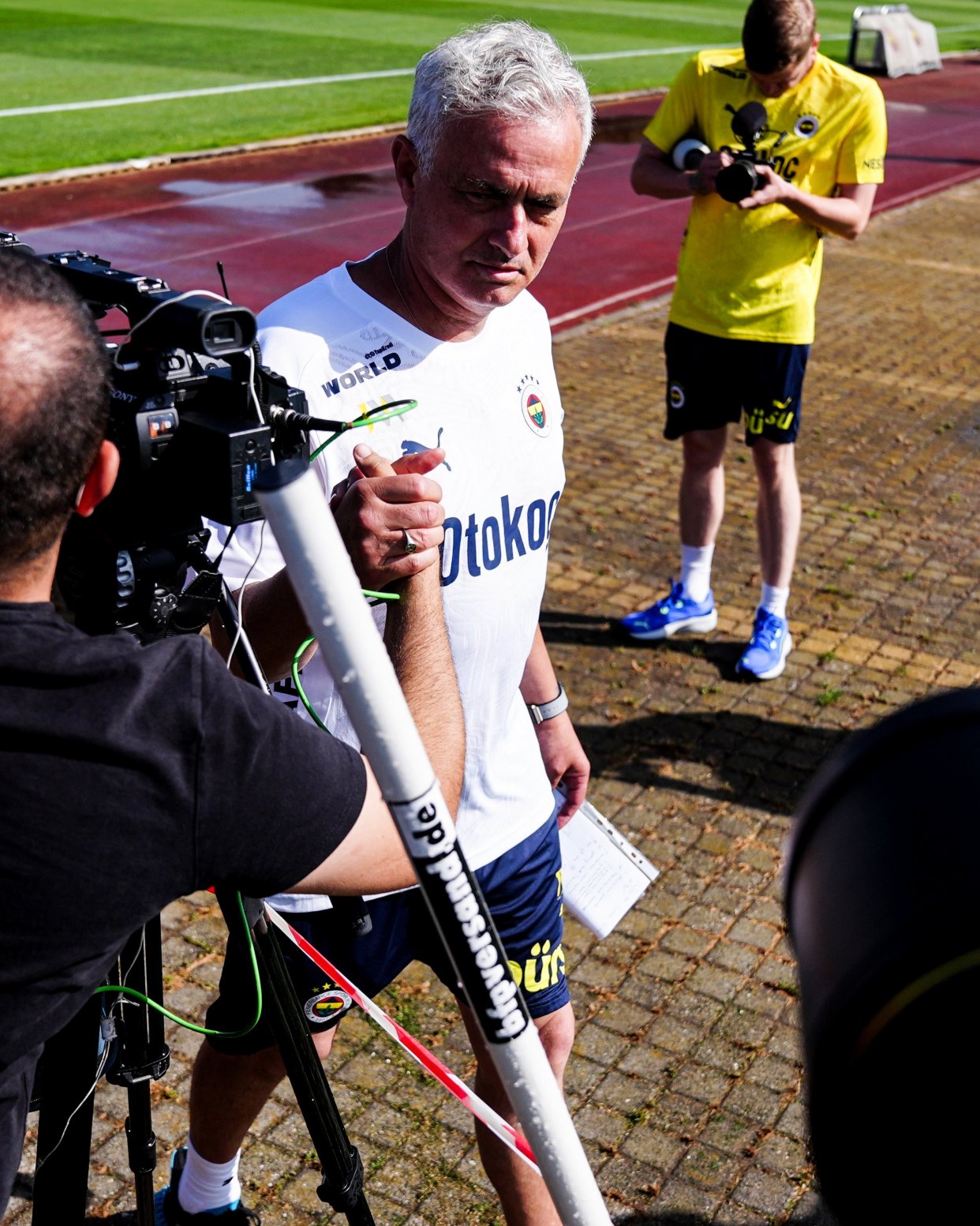 米乐体育平台官网-顶尖足球赛事引发热议，球迷狂热！的简单介绍