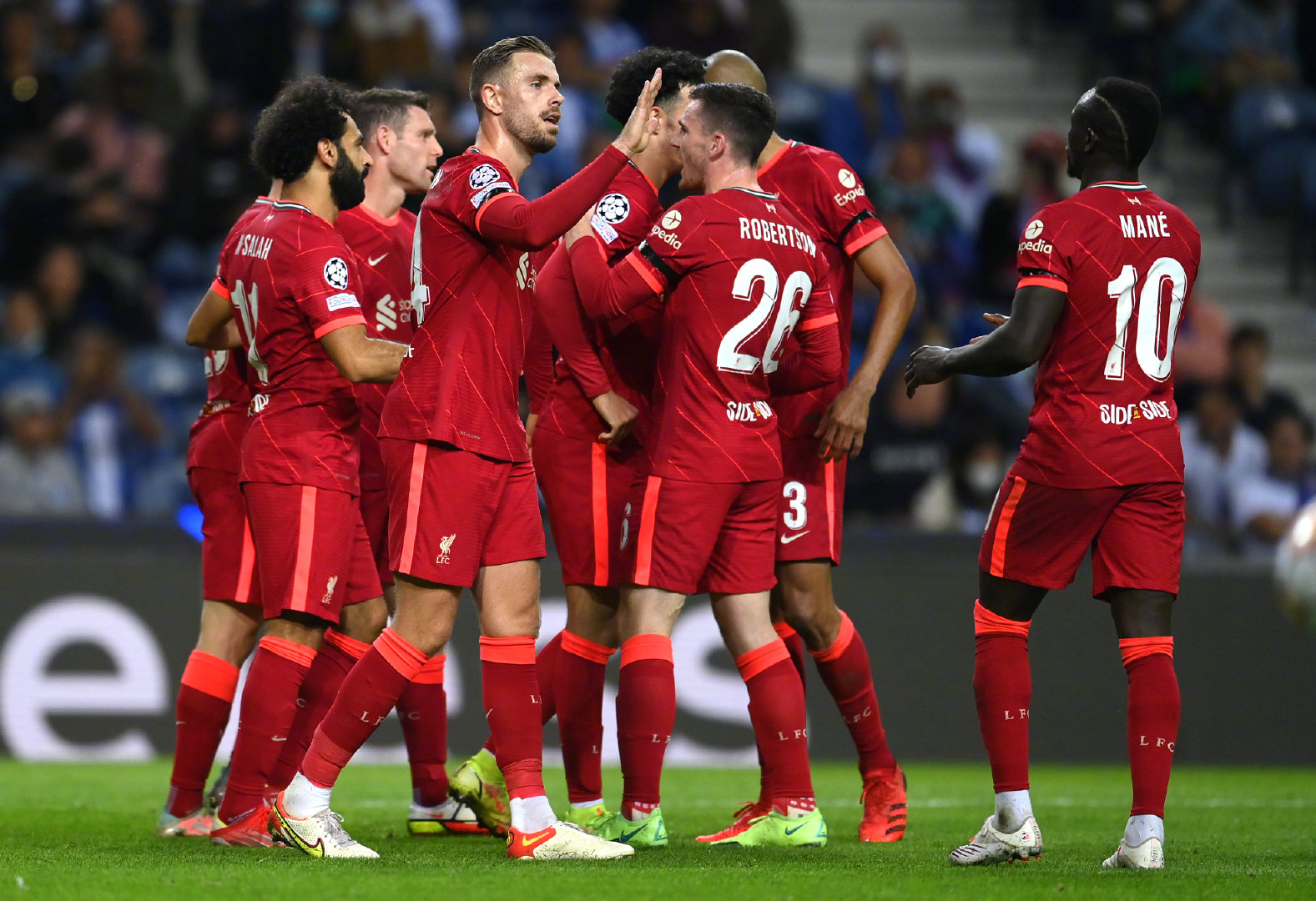 米乐体育在线-利物浦晋级半决赛，马内梅开二度领跑