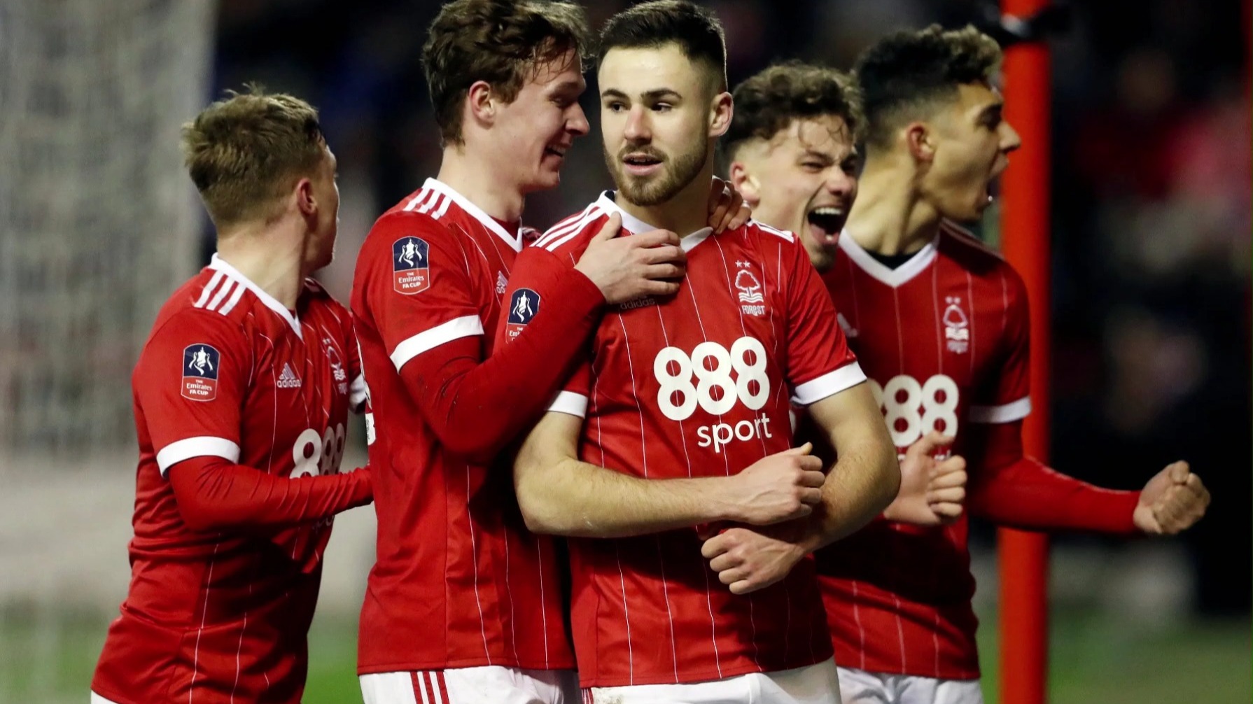 米乐体育官方网站入口-利物浦队员火爆表现巴黎圣日耳曼高下难分