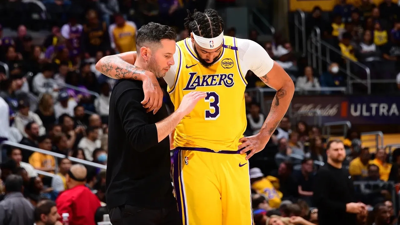 米乐m6官网-湖人惜败马刺，詹姆斯分砺波